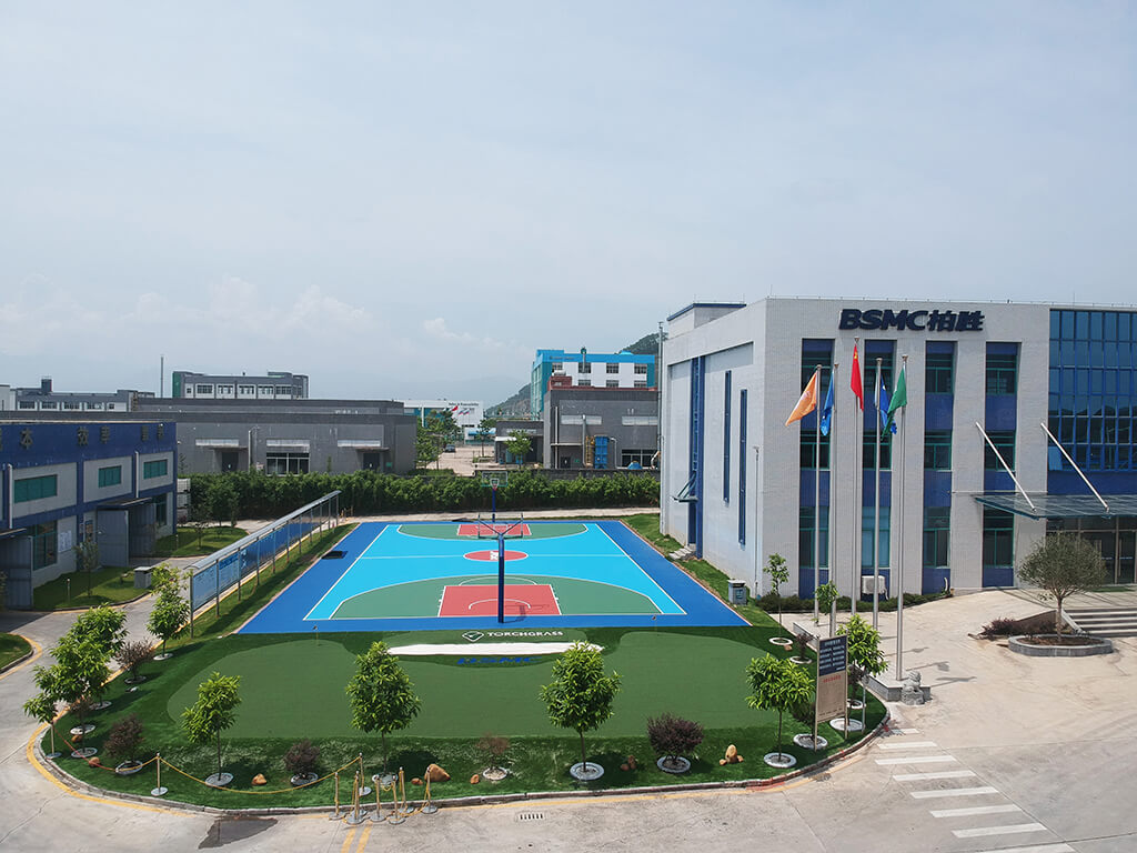 生産基地籃球場